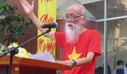 Học sinh Lương Thế Vinh tưng bừng đón thầy Văn Như Cương xuất viện